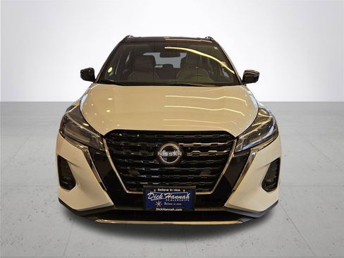 Certified 2023 Nissan Kicks SR w/ SR Premium Package image 3
