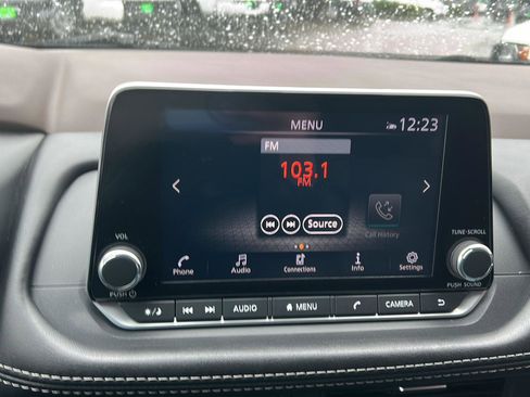 Used 2023 Nissan Rogue SV image 12