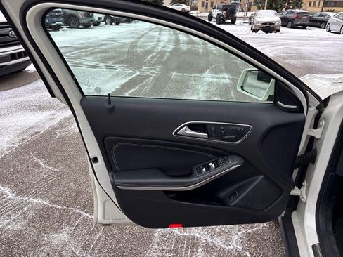 Used 2015 Mercedes-Benz GLA 250 4MATIC image 6