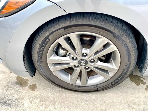 Used 2017 Hyundai Elantra Value Edition FWD image 9