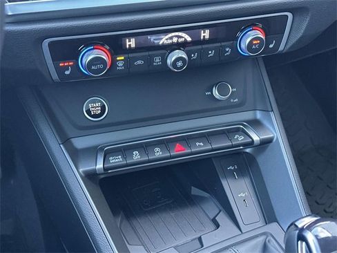 Certified 2025 Audi Q3 2.0T Premium w/ Convenience Package image 33