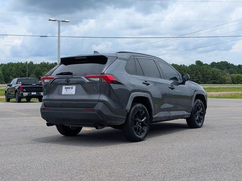 Used 2021 Toyota RAV4 LE FWD image 5