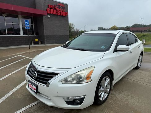 Used 2015 Nissan Altima 2.5 SL w/ Moonroof Package FWD image 3