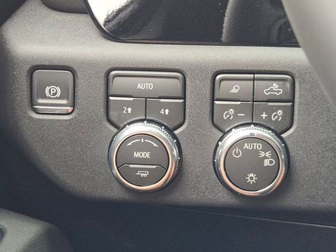 New 2026 GMC Sierra 1500 SLE w/ Preferred Package image 24