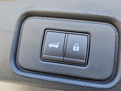 New 2025 Nissan Pathfinder Platinum image 12