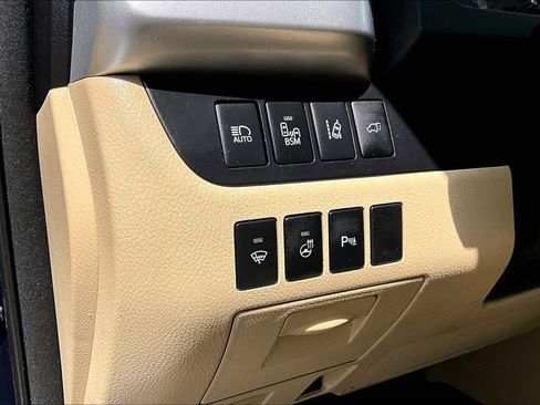 Used 2015 Toyota Highlander Limited Platinum AWD/4WD image 38