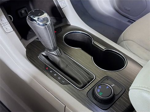 Used 2018 GMC Acadia SLT image 15