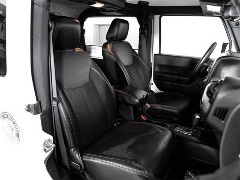 Used 2017 Jeep Wrangler Sahara image 26