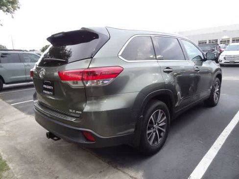 Used 2019 Toyota Highlander XLE AWD/4WD image 6