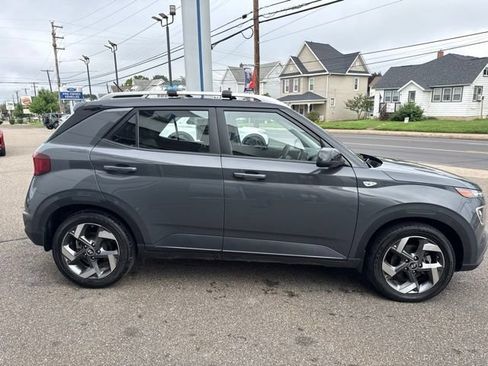 Used 2024 Hyundai Venue Limited FWD image 5