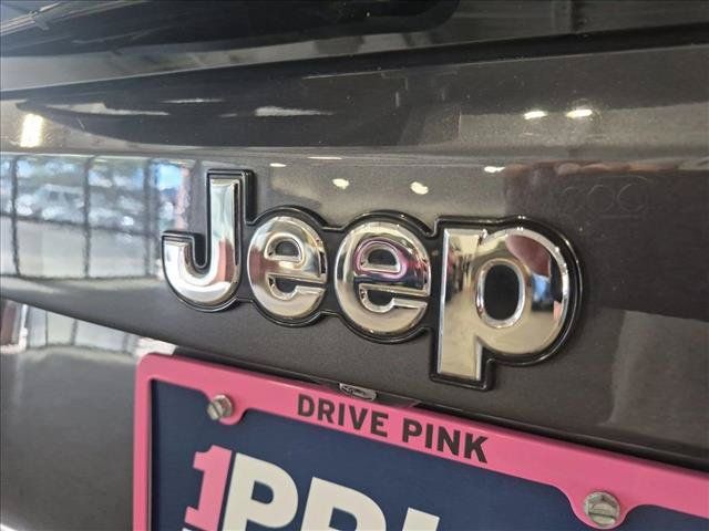 Used 2023 Jeep Renegade Latitude w/ Sun/Sound Group AWD/4WD image 10