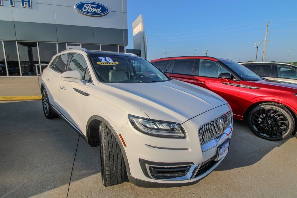 Used 2020 Lincoln Nautilus Reserve AWD/4WD image 2