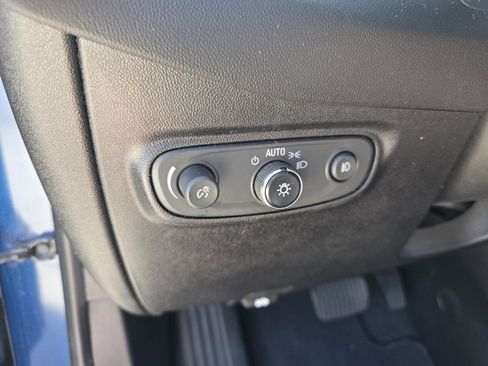 Used 2019 Chevrolet Equinox Premier FWD image 24