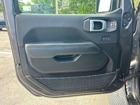Used 2022 Jeep Wrangler Unlimited Sahara w/ Safety Group AWD/4WD image 38