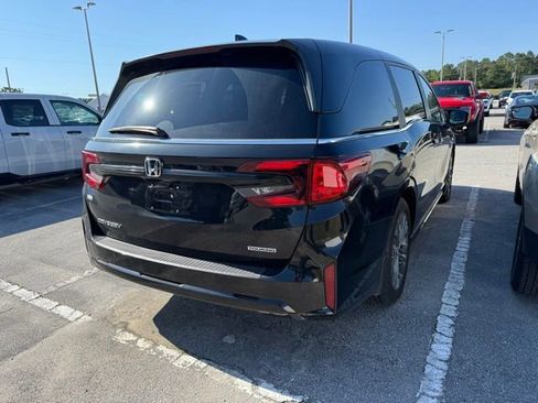 Used 2025 Honda Odyssey Touring image 3