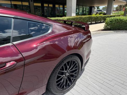Used 2018 Ford Mustang GT Premium w/ GT Performance Package RWD image 14