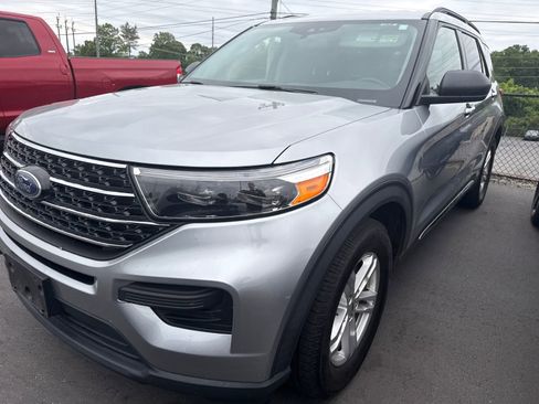 Used 2020 Ford Explorer XLT RWD image 2
