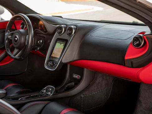Used 2019 McLaren 570S Spider RWD image 26