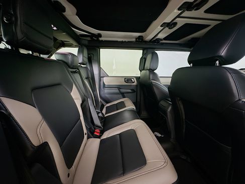 Used 2024 Ford Bronco Wildtrak image 38