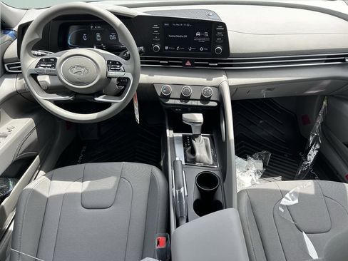 New 2026 Hyundai Elantra SE FWD image 15