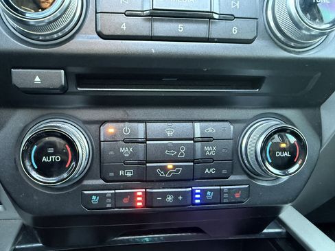 Used 2018 Ford F150 Lariat w/ Equipment Group 502A Luxury image 14