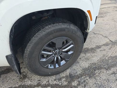 Used 2025 Nissan Frontier SV w/ Tow Package image 14