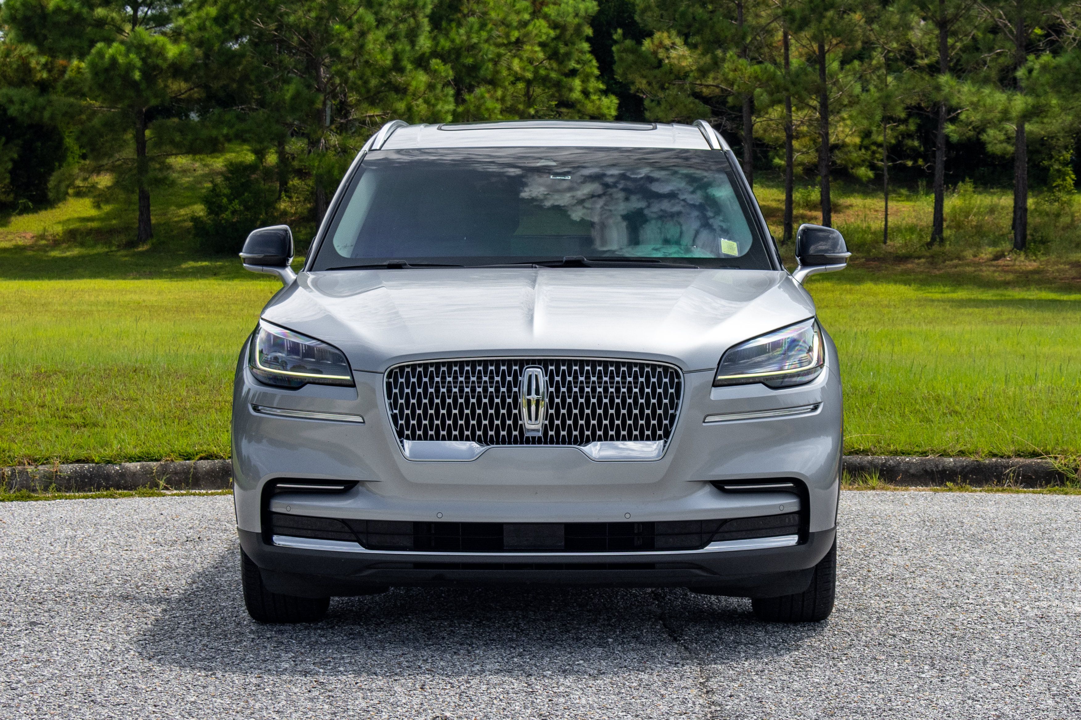 Used 2023 Lincoln Aviator 2WD w/ Premium Package image 2