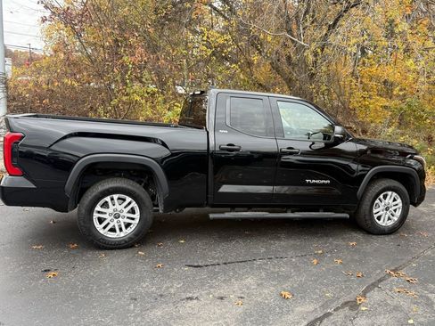 Used 2022 Toyota Tundra SR5 w/ SR5 Convenience Package image 9