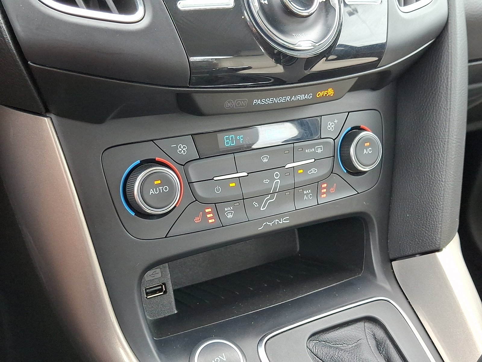 Used 2016 Ford Focus Titanium FWD image 16