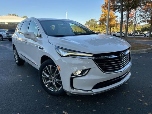 Used 2022 Buick Enclave Premium w/ Experience Buick Package image 2