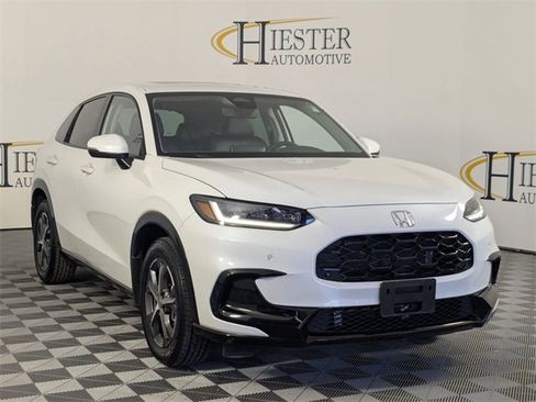 Used 2023 Honda HR-V EX-L image 2