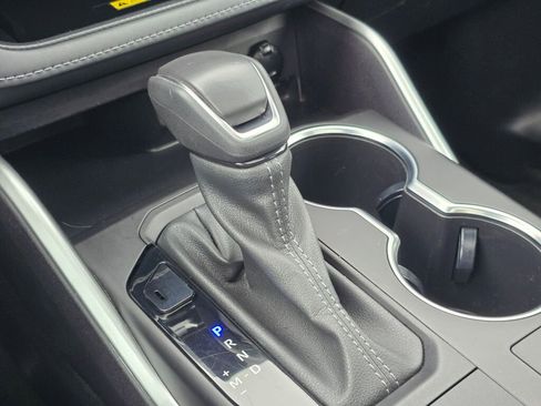 Used 2023 Toyota Highlander XLE FWD image 40