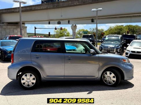 Used 2012 Scion xB FWD image 9