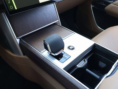 New 2025 Land Rover Range Rover Long Wheelbase SE image 26