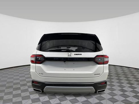 New 2025 Honda Pilot Touring image 4