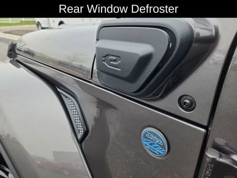 Used 2025 Jeep Wrangler Unlimited Sahara w/ Safety Group image 15