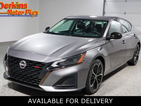 Used 2023 Nissan Altima 2.5 SR image 1