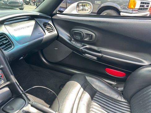Used 1998 Chevrolet Corvette Convertible w/ Performance Handling Pkg RWD image 32