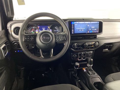 Used 2024 Jeep Wrangler Unlimited w/ Convenience Group AWD/4WD image 20