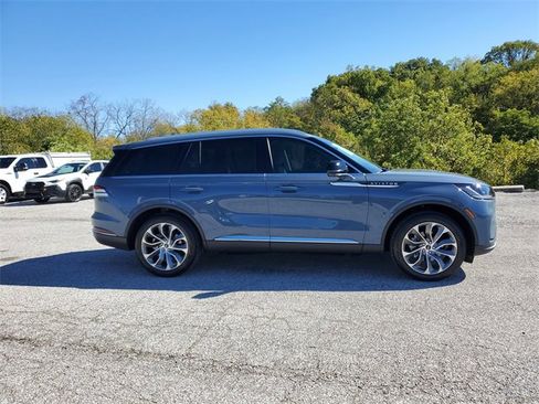 Used 2025 Lincoln Aviator Reserve w/ Illumination Package image 3