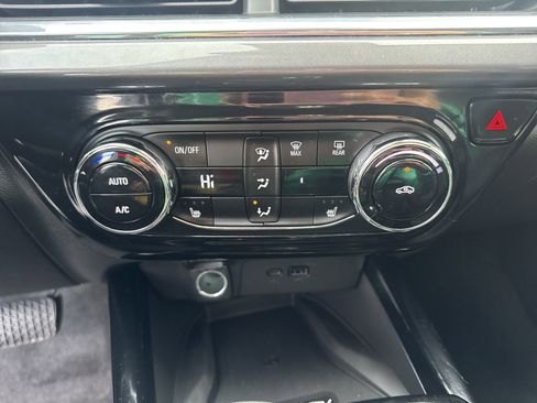 Used 2025 Chevrolet Trax ACTIV w/ Sunroof Package image 18