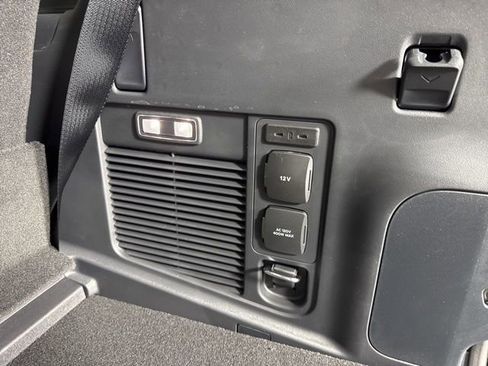 New 2025 Ford Expedition Active image 28