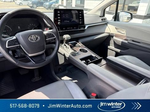 Used 2023 Toyota Sienna XLE FWD image 11