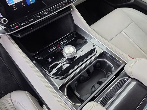 Used 2024 Jeep Wagoneer 4WD image 24