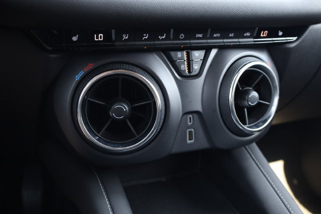 Used 2025 Chevrolet Blazer LT FWD image 23
