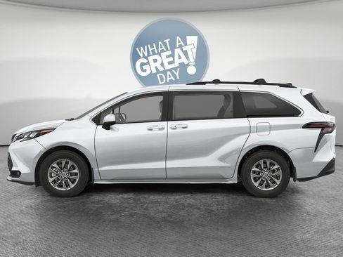New 2026 Toyota Sienna XLE AWD/4WD image 3