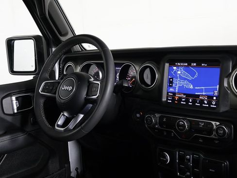 Used 2023 Jeep Gladiator Overland image 22
