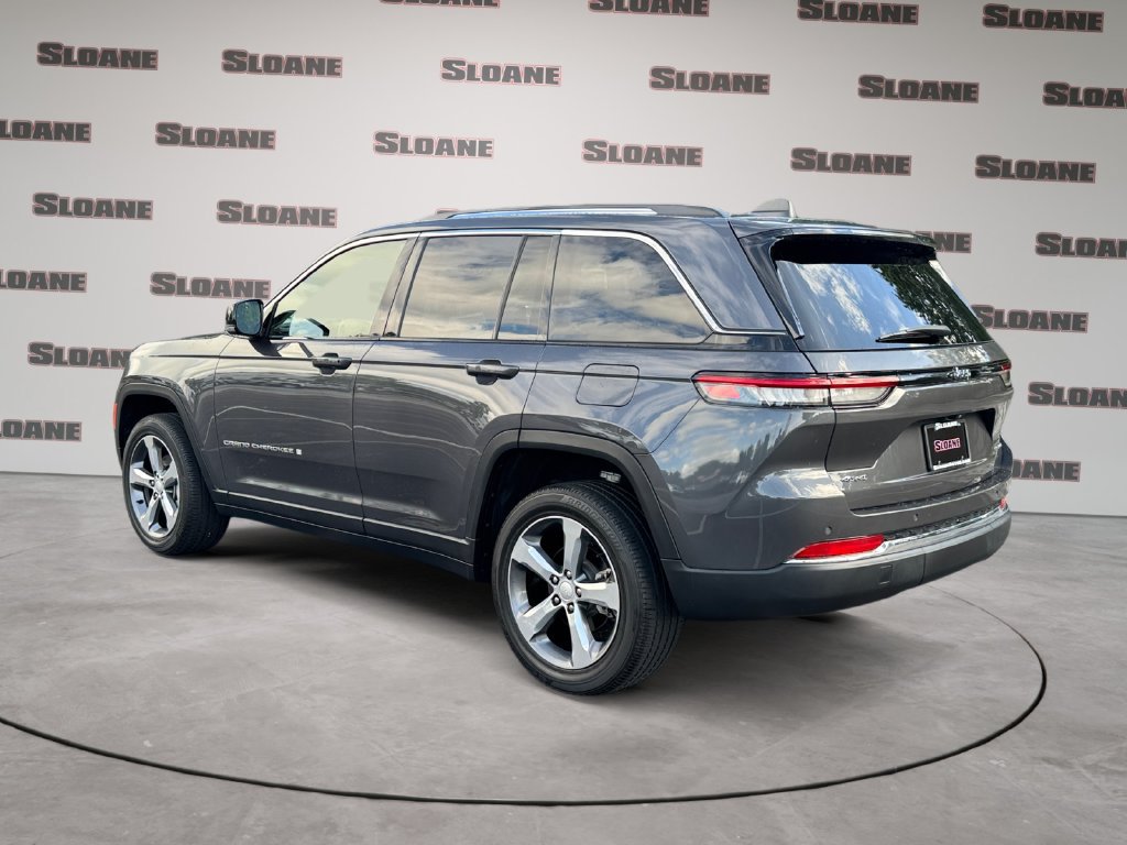 Used 2022 Jeep Grand Cherokee Limited AWD/4WD image 3