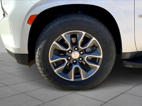 Used 2021 Chevrolet Suburban LT w/ LT Signature Package image 11