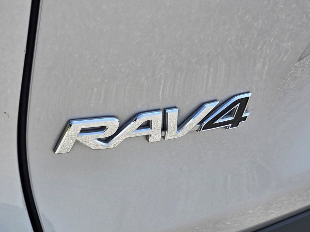 Used 2022 Toyota RAV4 XLE w/ Convenience Package FWD image 29